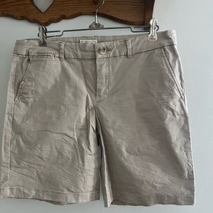Gap Boyfriend Khaki shorts